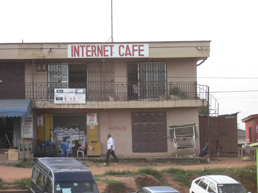 internet_cafe_ghana_flickr_onevillage_initiative.jpg