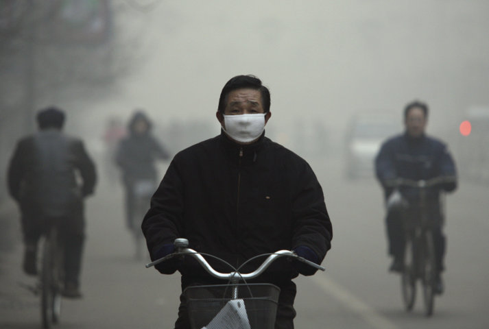 cyclist wears a face mask