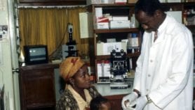 Des Africains opposés aux essais cliniques relatifs à la COVID-19