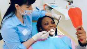 « Plomber » la dent présente un danger pour la santé