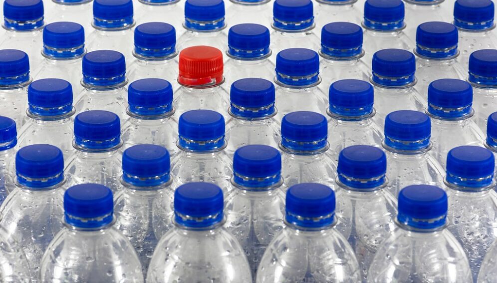 La pandémie accroît la demande en eau en bouteille et la pollution -  Afrique Sub-Saharienne