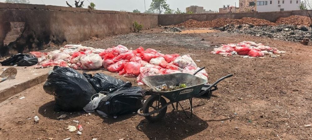 Déchets biomédicaux main