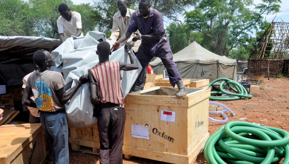 Aid Distribution_Flickr_Alun McDonald_Oxfam