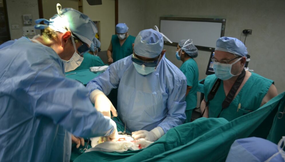 cirujanos en operaciÃ³n