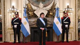 Científicos argentinos se organizan contra la “motosierra” de Javier Milei