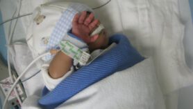 Bebés pequeños tienen mayor riesgo de muerte prematura