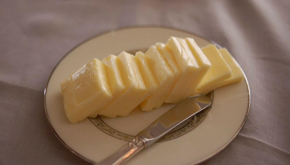 File source: http://commons.wikimedia.org/wiki/File:Butter_with_a_butter_knife.jpg