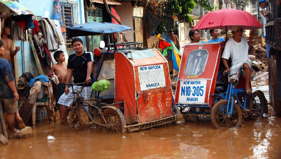 pedicabs in flooded area-main