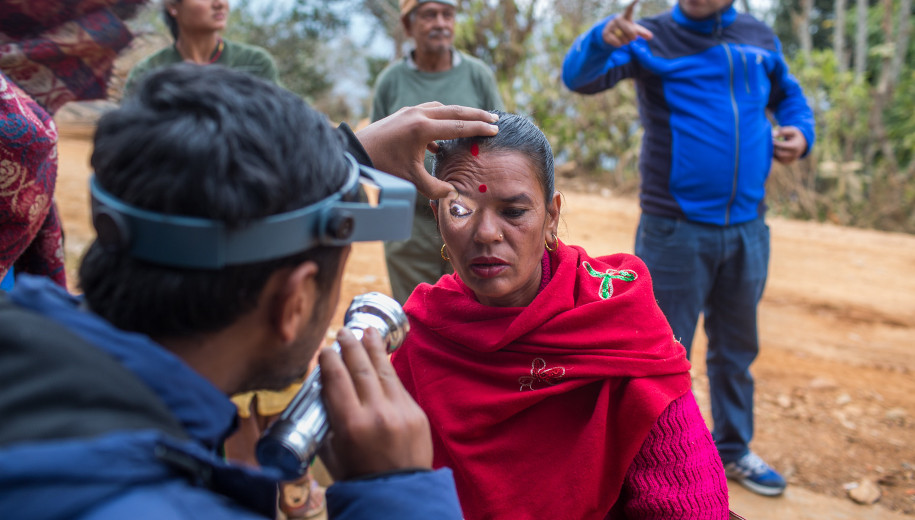 trachoma examination - main