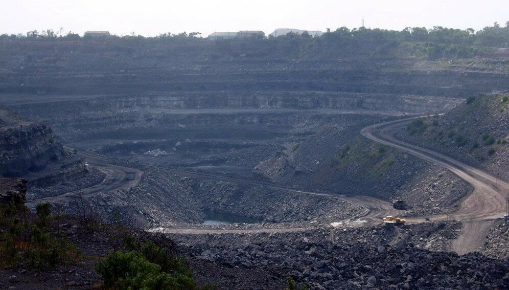 Coal_mine_in_Dhanbad,_India-main