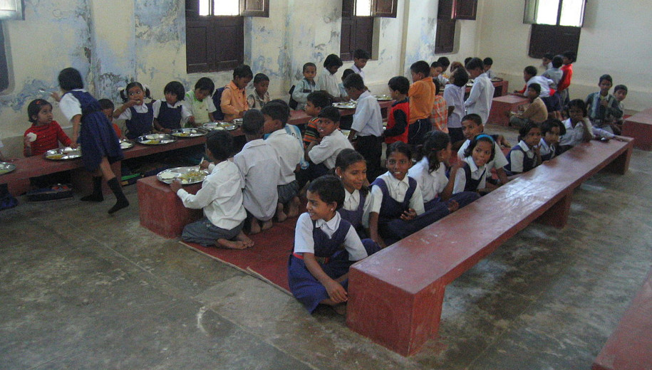File source: http://commons.wikimedia.org/wiki/File:Children_at_a_rural_school_provided_with_lunch_Uttar_Pradesh_India.jpg