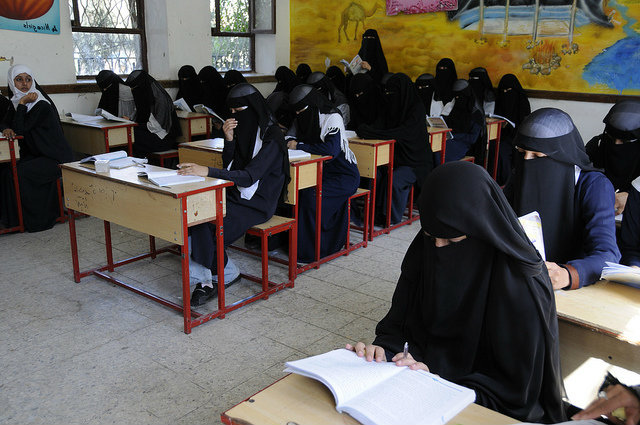 Yemeni women studying_Flickr_World Bank Photo Collection