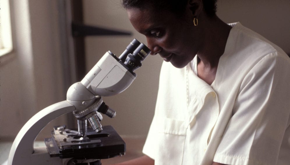 Female_scientist_research_angola