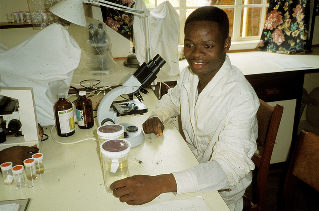Aquaculture scientist at work_Malawi_Flickr_WorldFish