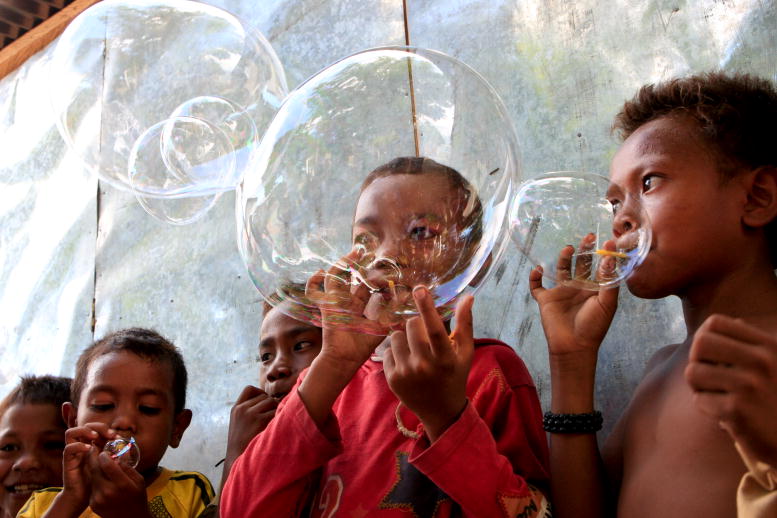 Children Blowing Bubbles_Flickr_UN Photo_Martine Perre
