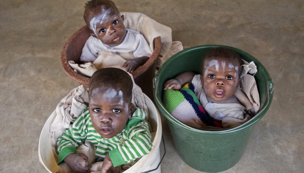 Children in Buckets_UN Photo_Hien Macline