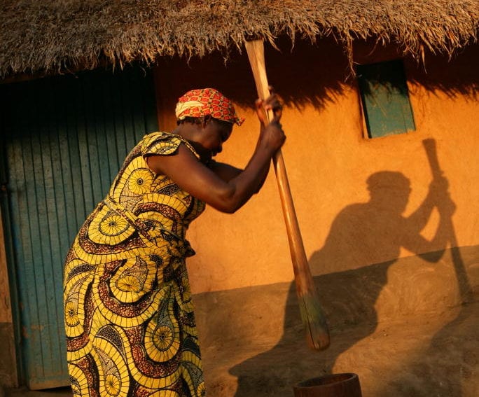Congolese Woman Pounds Cassava Leaves_UN Photo_Martine Perret