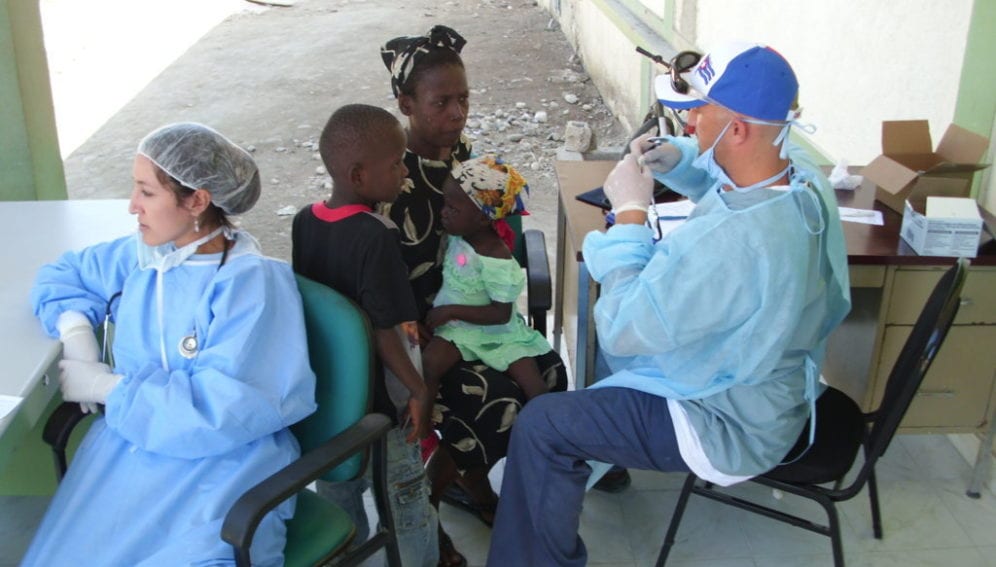 Cuban_aid_workers_set_up_health_centre_help_for_Haitians_Flickr_peoplesworld_thumb.jpg