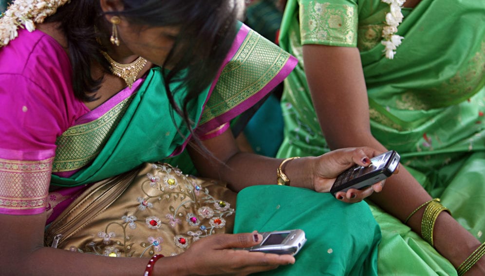 Girl_with_mobile_phone_India_Flickr_SimoneD.McCourtie_World Bank