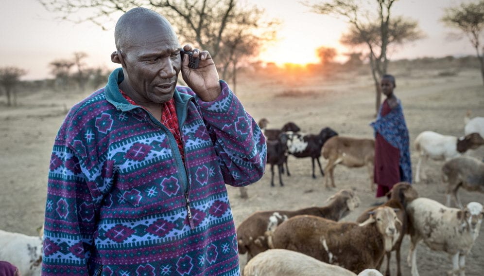 Masai on phone_Sven Torfinn_Panos.jpg