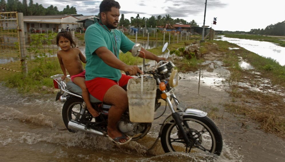 Motorbike in Flood_Jocelyn Carlin_Panos