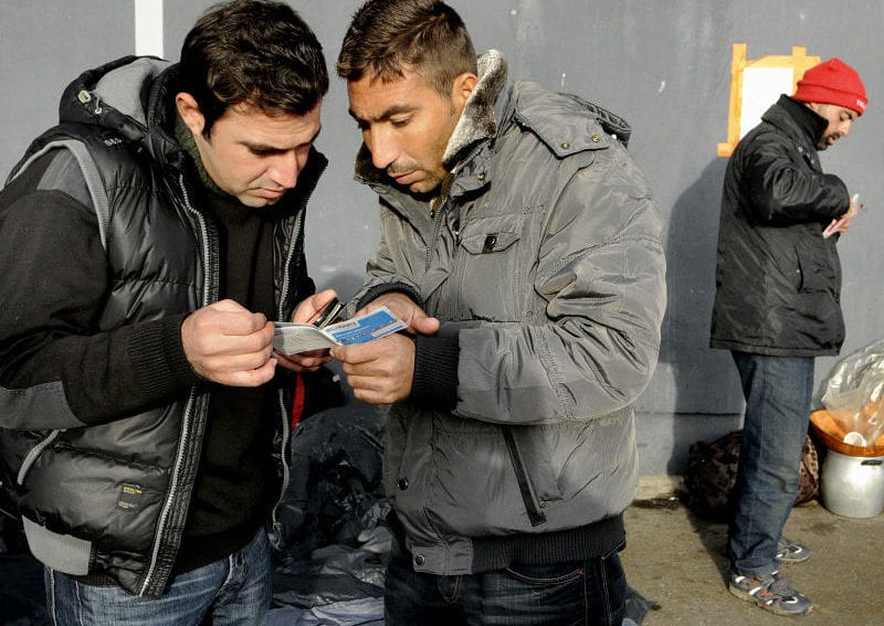 Syrian refugees on mobile.jpg