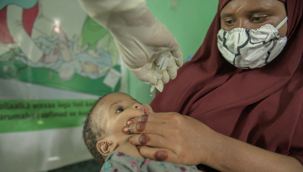 A health worker administers a vaccine on a child at Hamar-Jajab