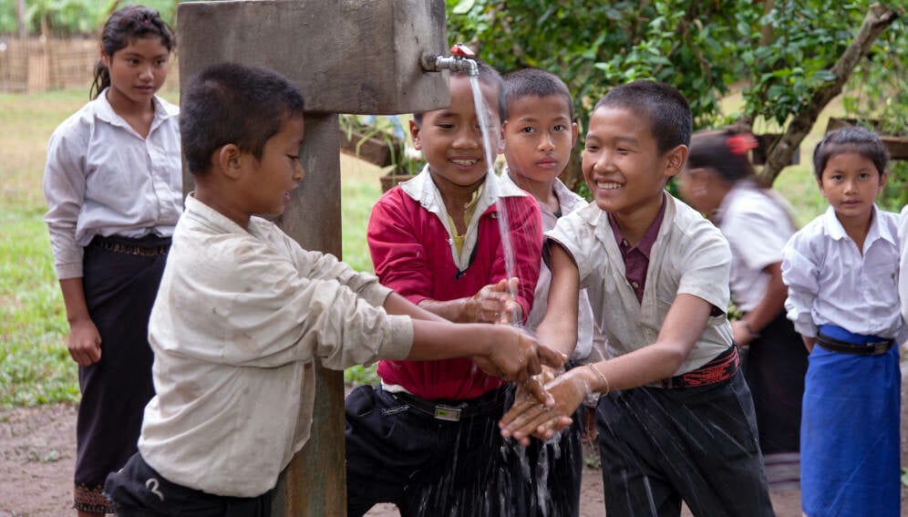 Laos Kids washing hands