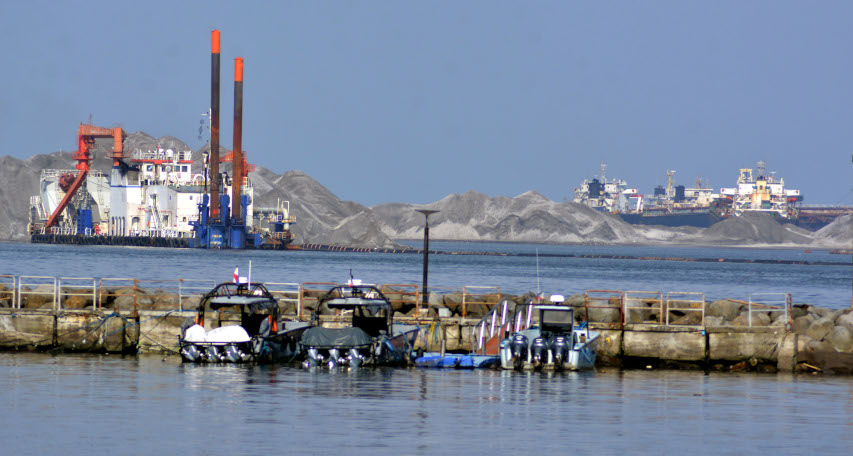Tons of sand from dredging equipment seen dumped along the Manila Bay. Photo by: Roy Codilla