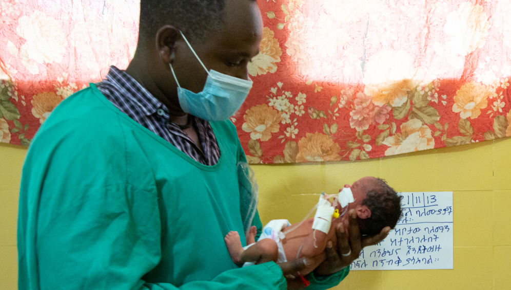 Tsedeke Sintayehu, a trained neonahtholigist nurse cares for a prematurely born baby inside the Gidole Hospital Neonatal Intensive care Unit (NICU). ©UNICEF Ethiopia/2021/Demissew Bizuwerk