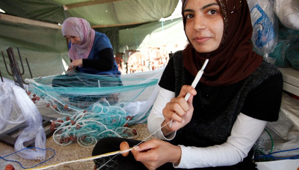 Syrian refugees making fishnet