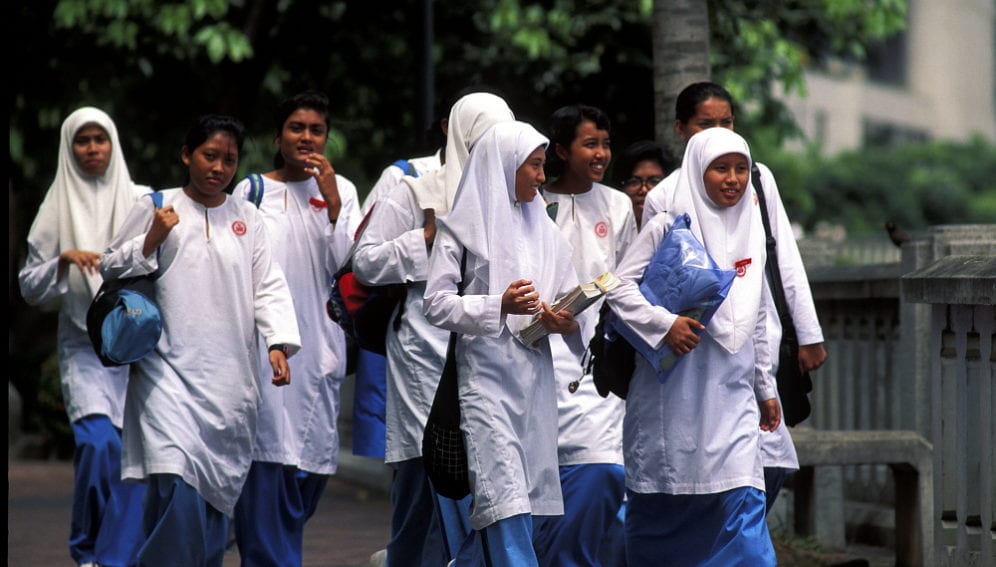 muslim_schoolgirls_malaysia_Chris_Stowers_Panos