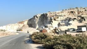 مقالع الحجر تنغص حياة النازحين إلى شمال سوريا