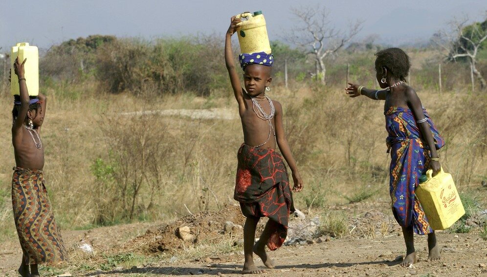 Children of the Ambororo nomadic tribe in South Darfur are carrying water in plastic containers
