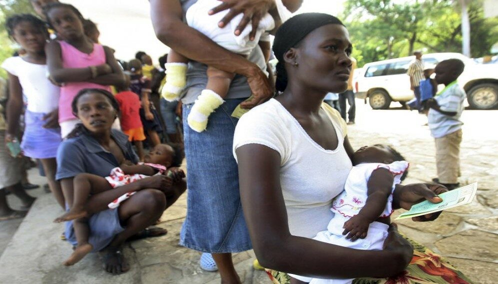 Mothers Wait to Inoculate Children with Vaccines