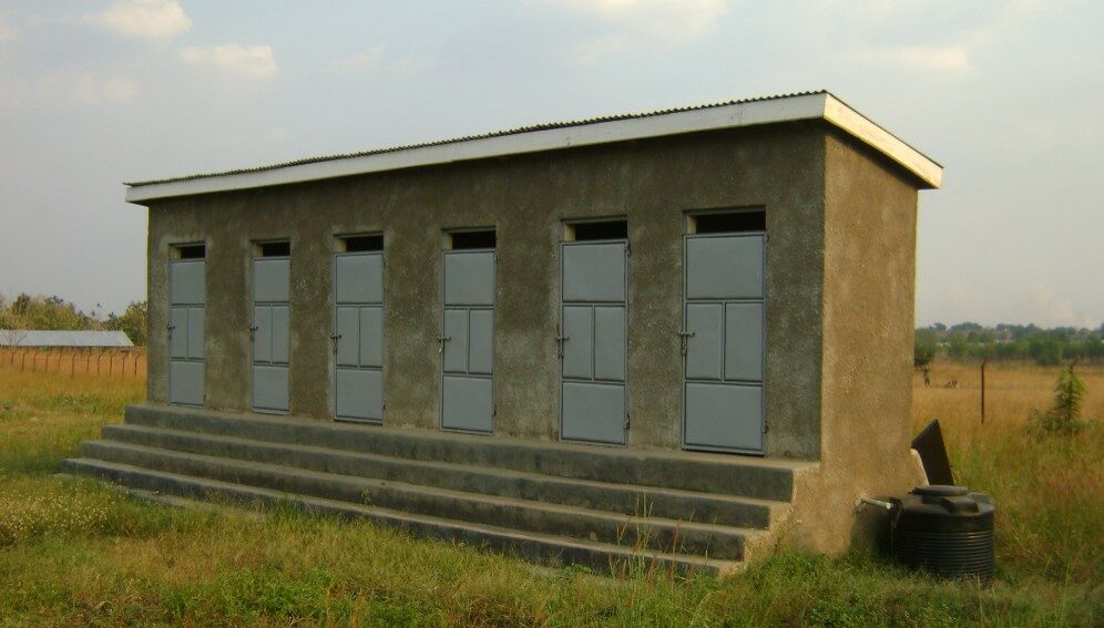 School toilet for girls with five stands and a wash room