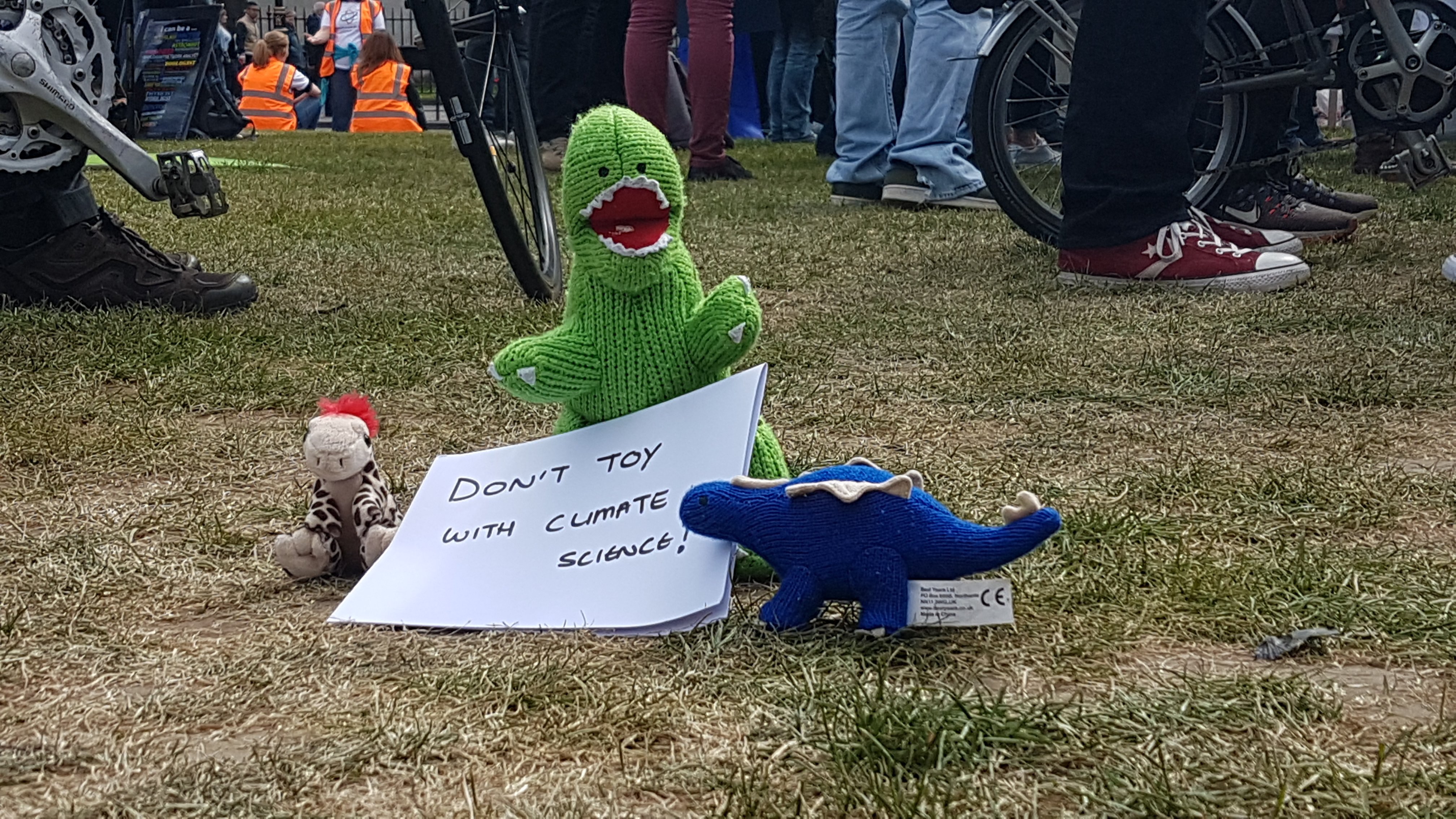 The march brought over 600 cities together in one big celebration of science and community, but also to speak out in defence of the value of science, evidence-based research, science-based policy and protecting the environment and the planet.