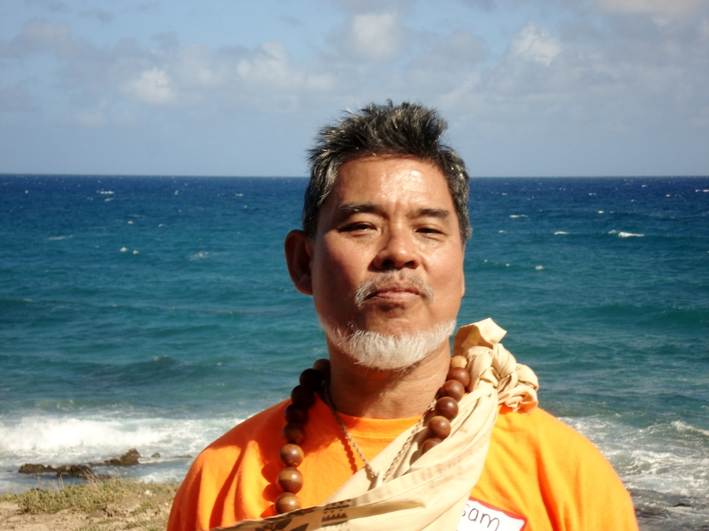 Samuel Gon works as a scientist and cultural adviser at the NGO Nature Conservancy in Hawaii. His goal is to combine the island’s traditional knowledge with modern technologies to improve and guide conservation efforts.
