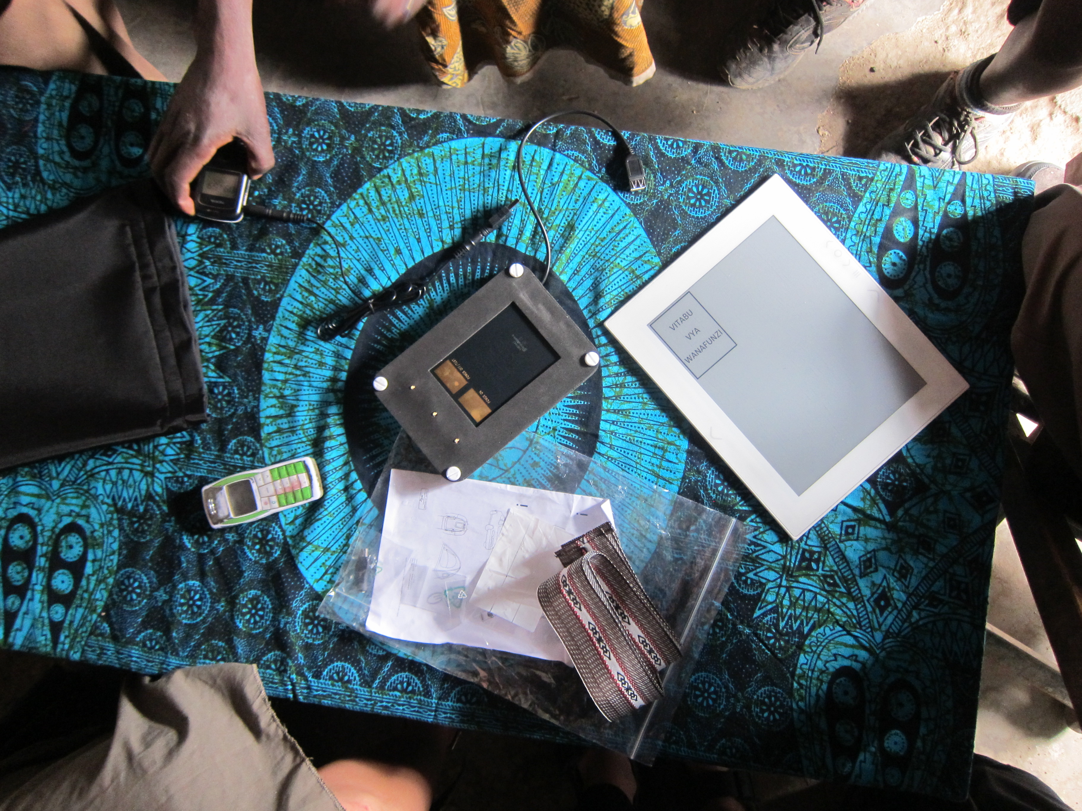 To begin with, school textbooks were loaded onto ten e-readers (one on the right). Educational updates and other material were then uploaded to an online ‘cloud’ server from which they were downloaded to the e-readers using a wireless Bluetooth connection on a smartphone.
