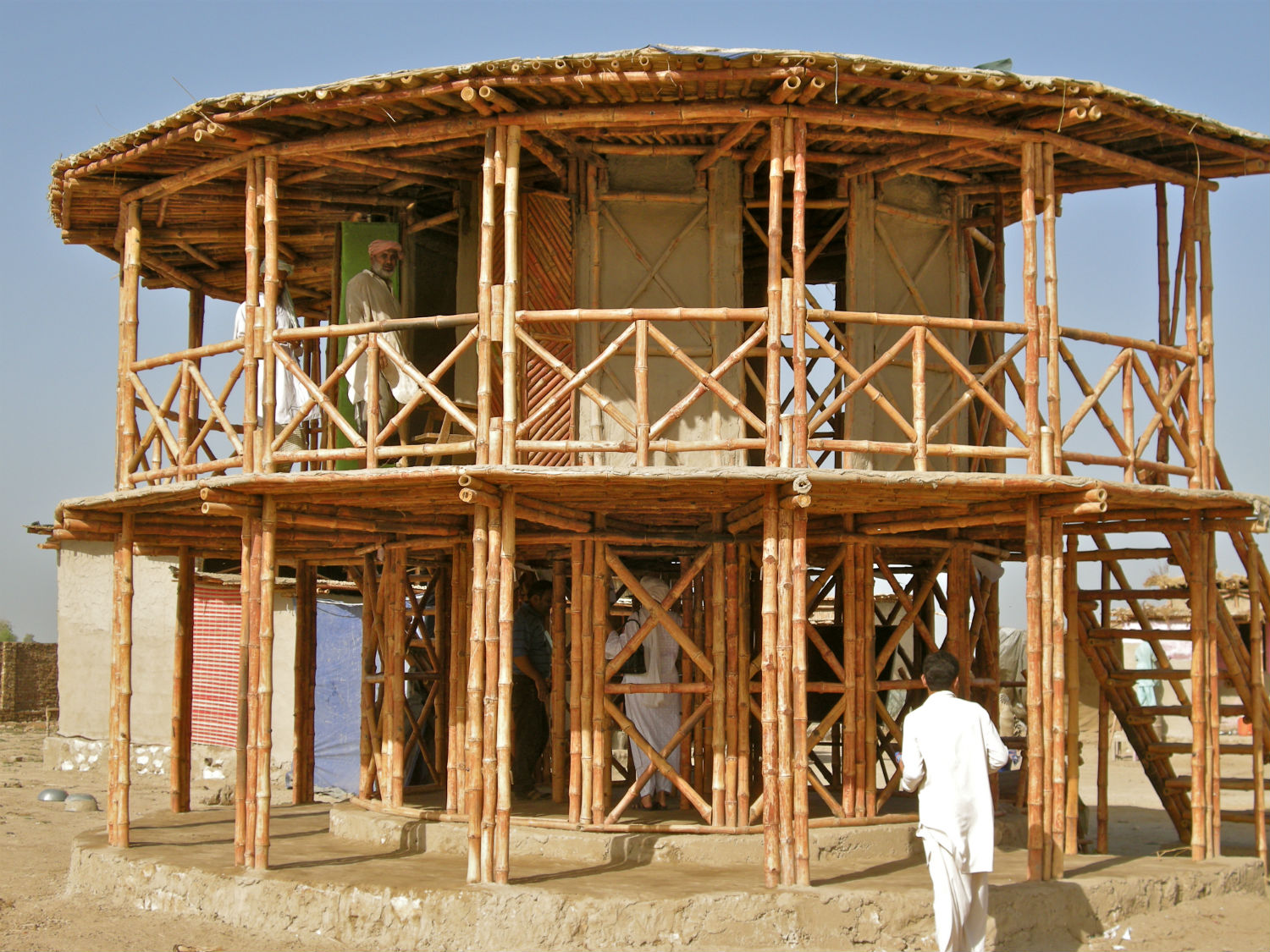 Pakistan is prone to earthquakes and floods. Pakistani architect Yasmeen Lari uses traditional building techniques, bamboo cross-bracing and local materials to create flood- and earthquake-resistant buildings such as this women’s shelter. She also involves local people in reconstruction
