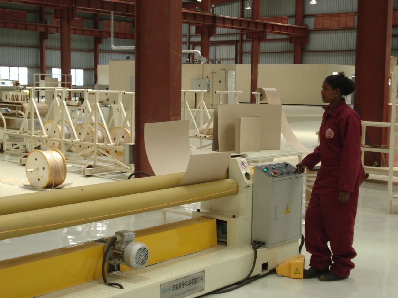 In Tatek’s second manufacturing hall, the spools for transformer coils are shaped and glued together. The factory uses local raw materials wherever possible, so the wood as well as much of the steel is sourced from within Ethiopia
