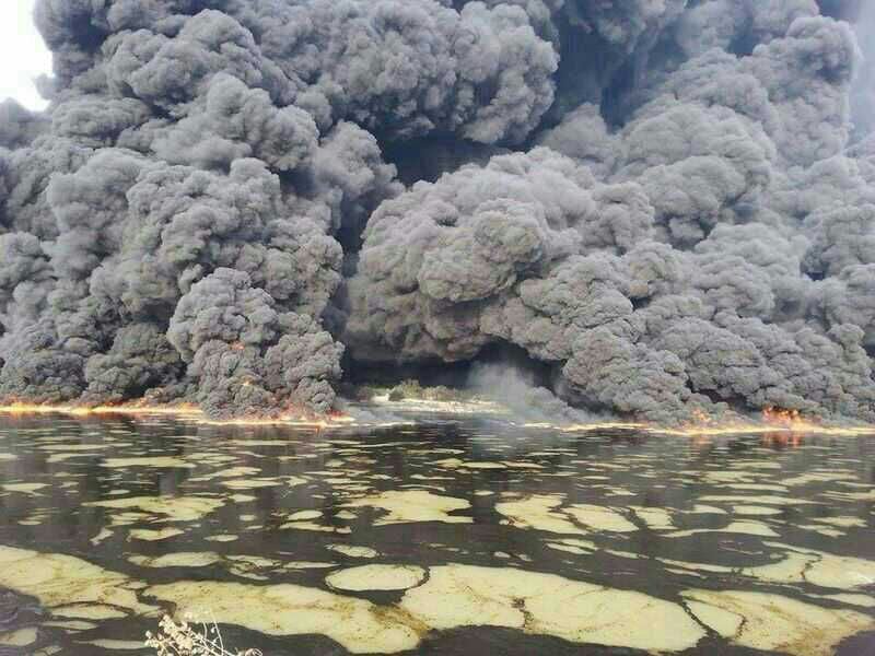 Oil spill on the surface of Tigris River from oil pipelines adjacent to the Baiji oil refineries, the largest refineries in Iraq
